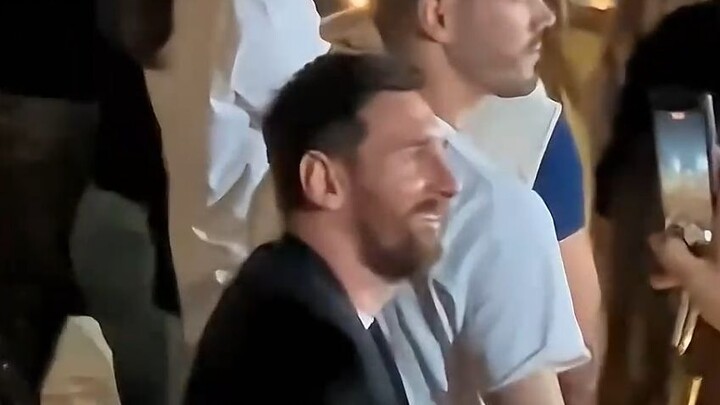 Messi: “What a coincidence, you’re here at a Coldplay concert too!”