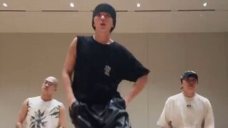 Choreographer: "Hoshi is a genius!" On the first day of practice, Maestro's dance steps were no less