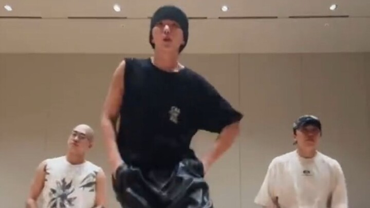 Choreographer: "Hoshi is a genius!" On the first day of practice, Maestro's dance steps were no less