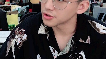 นักศึกษาฝึกงานคนใหม่ในออฟฟิศบอกว่า ไม่มีผู้หญิงคนไหนที่เขาจีบไม่ติด!