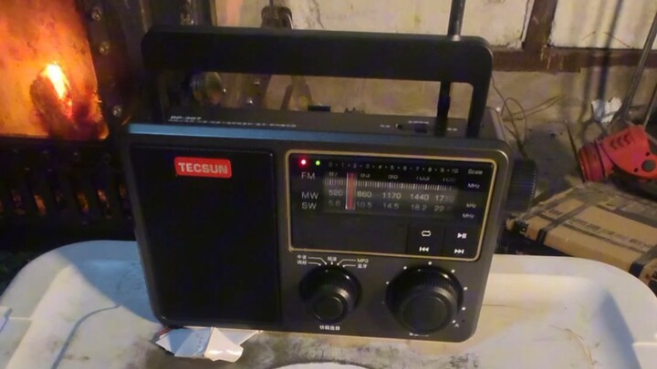 Essential Survival Gear for the Post-Apocalyptic Wasteland: the Radio