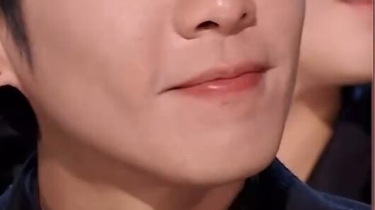 Foto close-up nyata para selebriti pria, menurut Anda siapa yang kondisinya paling bagus?