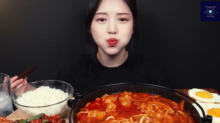 cô gái xinh đẹp bên bàn ăn 5 #cookingpanda