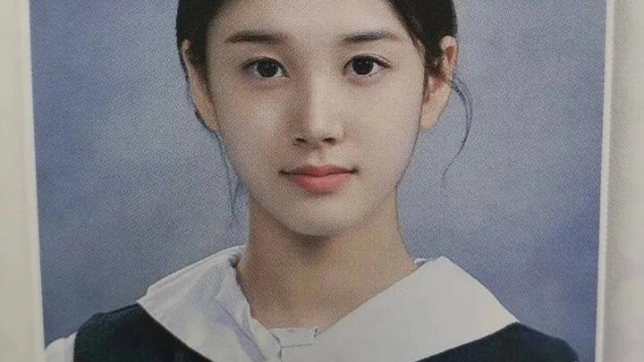Ảnh tốt nghiệp của các nữ idol – ai là nữ chính trong truyện thanh xuân vườn trường trong lòng bạn n