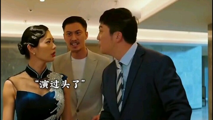 Chàng trai thuê diễn viên giả làm bạn gái để trả thù bạn gái cũ, nhưng ngay khi xuất hiện đã khiến m