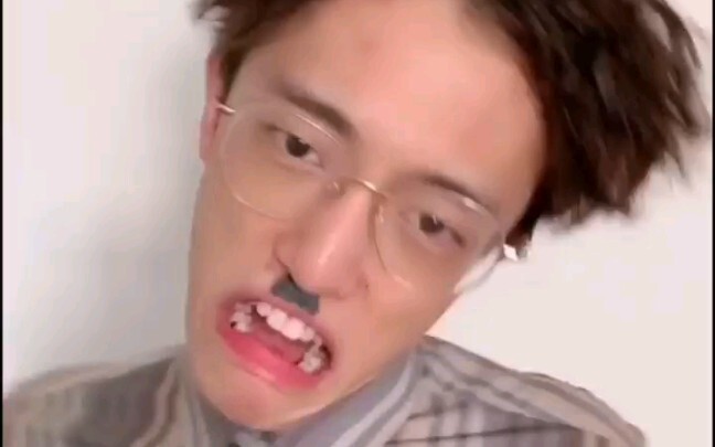 الياباني: رغم أنني لا أفهم، إلا أنني أشعر وكأنني خبير حقيقي!