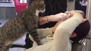 Di rumah ada seseorang yang baik hati