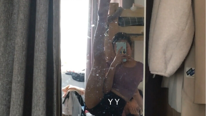 I tried my best, but my legs really couldn't go up, hahahaha