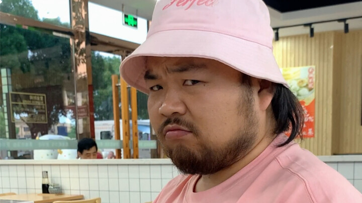 “Tôi nói không thích màu hồng, chứ đâu có nói không thích bạn.”
