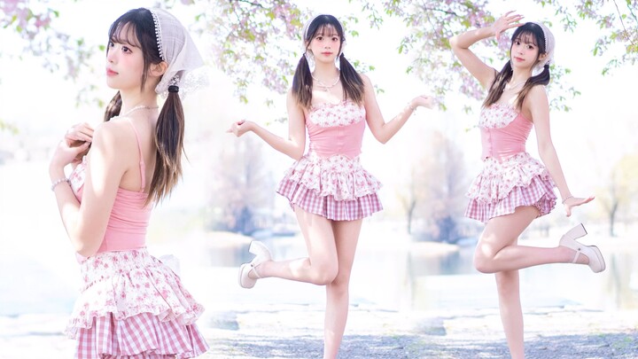 Waiting for you under the cherry blossom tree for our date—so sweet, honey~❤