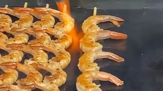 Penemu udang teppanyaki adalah seorang jenius.