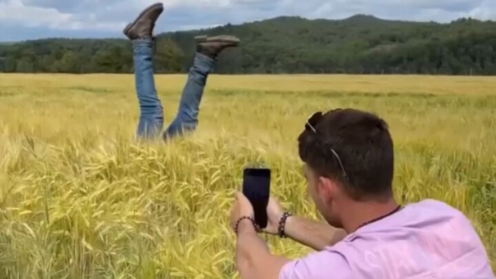 Upside-down onions in a wheat field? Creative photography moments captured in 2021!
