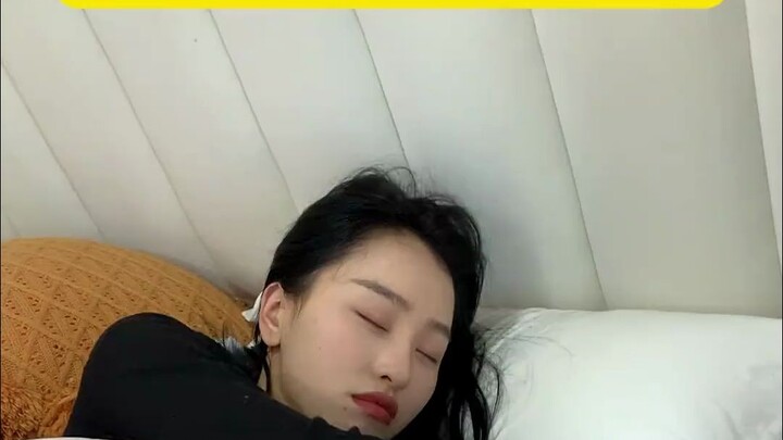 أريد فقط أن آخذ إجازة وأخفي الأمر عن الجميع لأستيقظ متأخرًا.