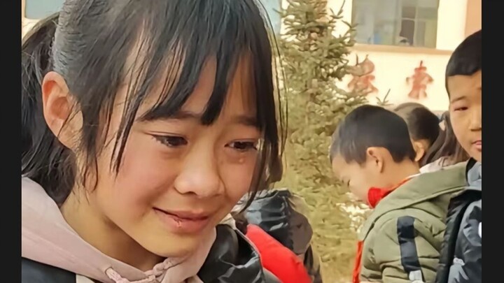The little girl Hu Lei was sponsoring has passed away. I had thought she would grow up healthy and g