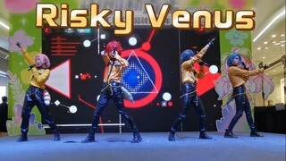 反观Risky Venus整齐度就好像还行_7.16成都4c舞台 危情维纳斯