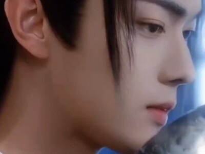 Gương mặt ẩn sau chiếc mặt nạ, đâu mới là người khiến bạn say đắm ngay từ cái nhìn đầu tiên?