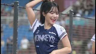 Rakuten Girls การแสดงเดี่ยวของ Lee Da-hye ในเพลง Ding Ding Dong Dong