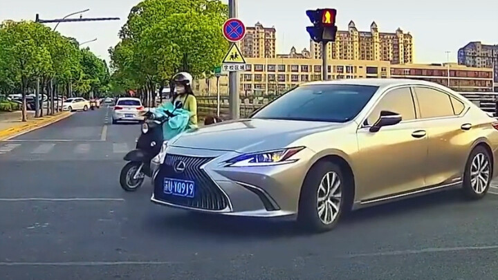 Kakak perempuan yang bertanggung jawab, video mobilnya sangat lapang hati #mobil #berbagi pengetahua