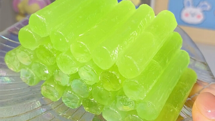 Those cheap, big bowls of old-fashioned candy ❗so tacky and addictive❗ suddenly brought back memorie