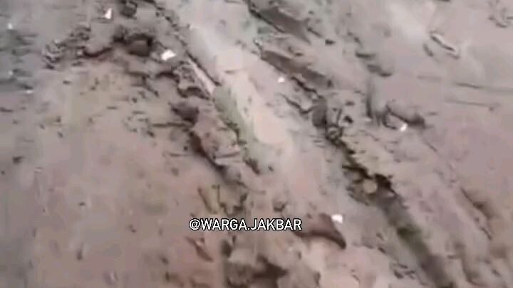 bersuara untuk jlanan yang rusak, jalanan kota rasa pendesaan