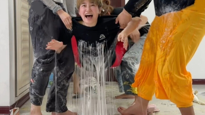 การแกล้งเพื่อนนั้นไม่เคยรู้สึกเหนื่อยเลย