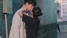 【昔有琉璃瓦】林一陈钰琪超甜悬挂壁咚吻!“这个送给你,你每次想我的时候,就拿出来吹一下,我就能立马活蹦乱跳地出现在你面前~”