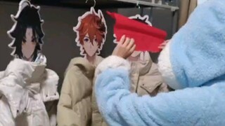 When the whole dormitory is watching a young master drawing cards...