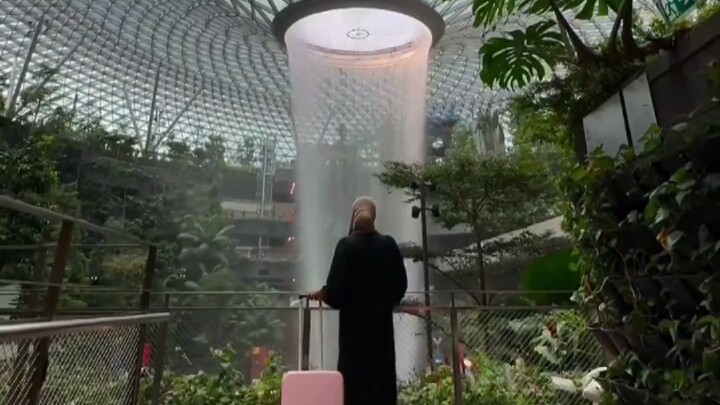 World’s Best Airport: Singapore Changi! Jewel Changi, a 1.7-billion-yuan masterpiece, boasts the wor