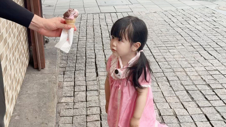 Ăn cái kem này quả thật chẳng dễ dàng chút nào…