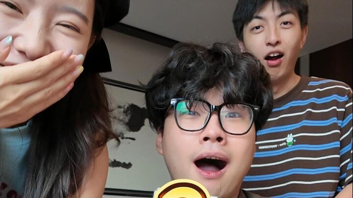 Siapa yang berani berkelahi dengan kalian berdua...