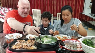 กินหมูกระทะ กุ้งของชอบพ่อหมึกของชอบลูก Eat BBQ Hot Pot very Smokey at Home