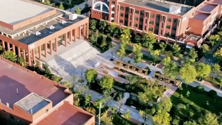 أعتقد أنني وجدت كلية إليستون للأعمال الحقيقية