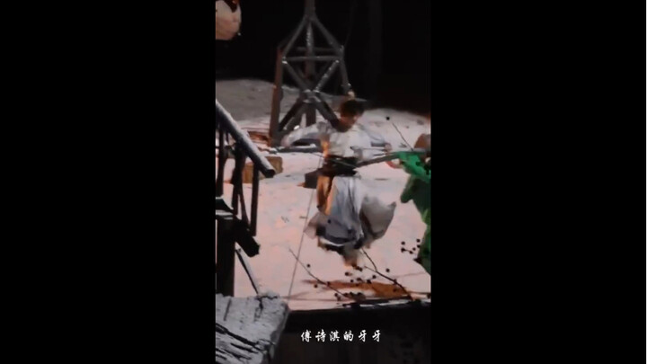 8他是怎么做到各种姿势翻这么多圈的？？速度太快了！成毅傅诗淇狐妖小红娘王权篇王权富贵花絮路透~