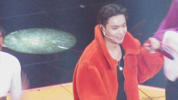 Perekaman penggemar dengan kualitas audio bagus dari sudut depan jarak dekat Zhang Yixing pada Gala 