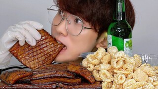 [Food][ASMR]Eating roasted pork skin and snacks