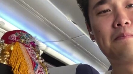 Pria Naik Pesawat Duduk di Sebelah “Mazu”, Netizen: Mazu Punya KTP Sendiri #Mazu #Tak Terduga #Buday