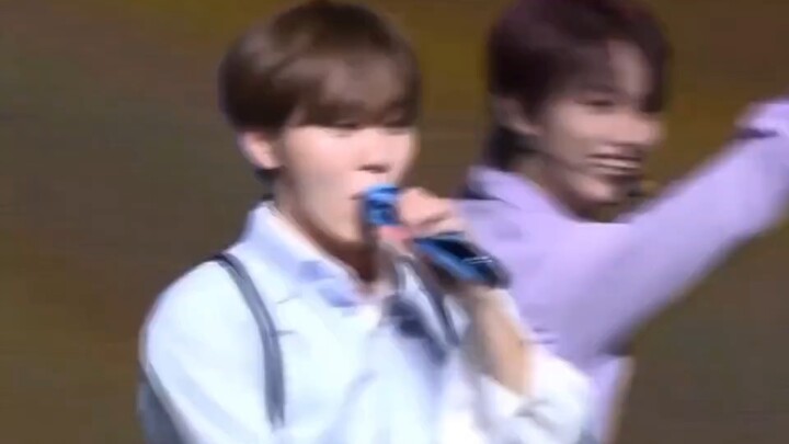 【SEVENTEEN】مضحك لدرجة أنهم يحطمون لافتة الرقص الجماعي الخاصة بهم بأنفسهم!