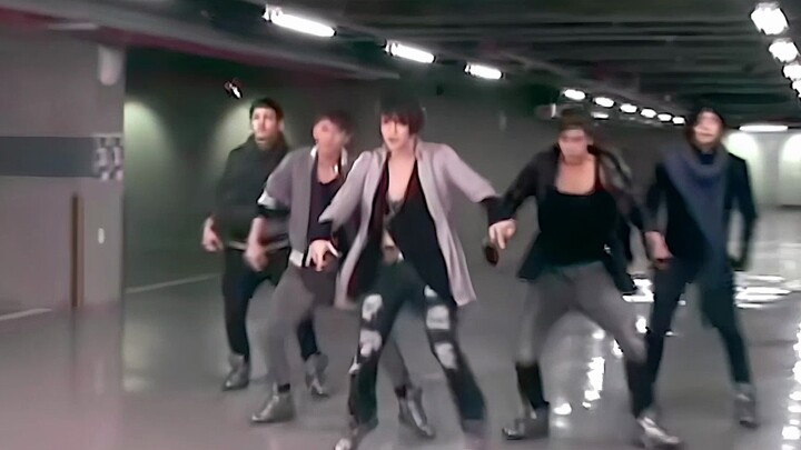 Super cool footsteps (Wrong Number) dance version straight-cut edit