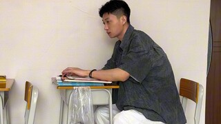 Guru, saya mengantuk. Bisakah saya membaca sambil berdiri?