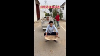 Who kicked me# ThinkBook Core Ultra painting Jiangshan @ ThinkBook# Ping Jie loves funny# funny vid