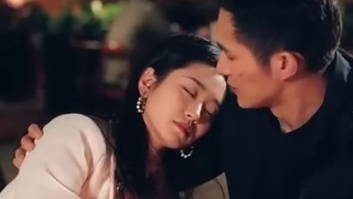 Kapten SWAT itu dingin kepada semua orang, tetapi hanya memanjakan saya