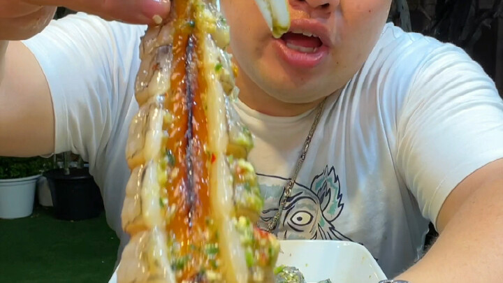 泰国美食：来泰国不得不吃的巨型皮皮虾凉拌酸辣一并教给大家