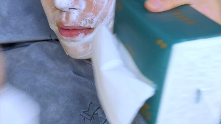 Ini mungkin kali pertama aku paling banyak tersenyum, hahaha!