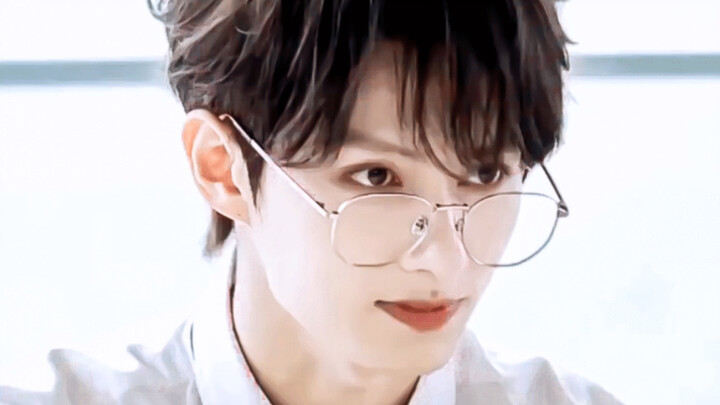 จุดเด่นที่ถูกมองข้ามมาตลอด 5 ปีเผยให้เห็นชัดเจนในรายการวาไรตี้ที่เขาถ่ายทำเพียงสองวันหลังกลับประเทศ 