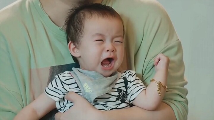 This is the real cringe-fest where social death hits hard: The dad’s trying so hard to soothe the ki