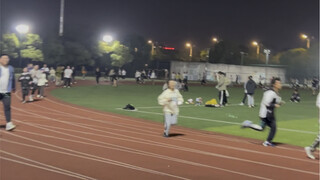 ظهر كلب شينري إيناهو في إحدى الجامعات بتشجيانغ بشكل مفاجئ