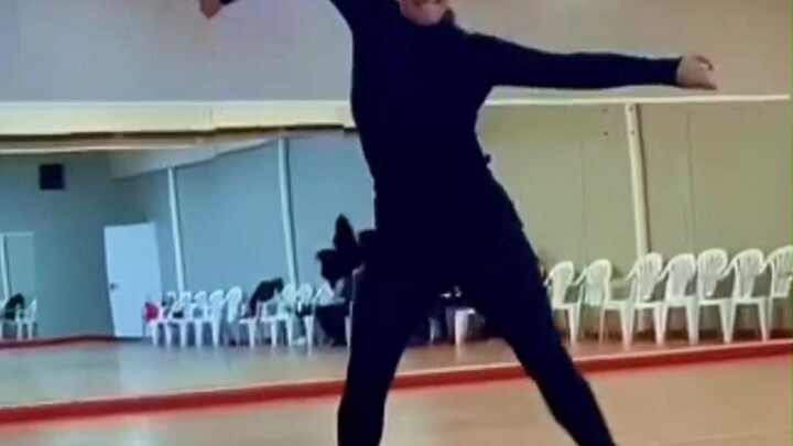 学会这段女单桑巴 直接封神