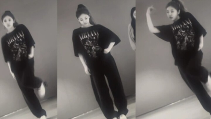So handsome!! Ning Cai Zhuo’s dance video from the practice room—she’s just as amazing at dancing as
