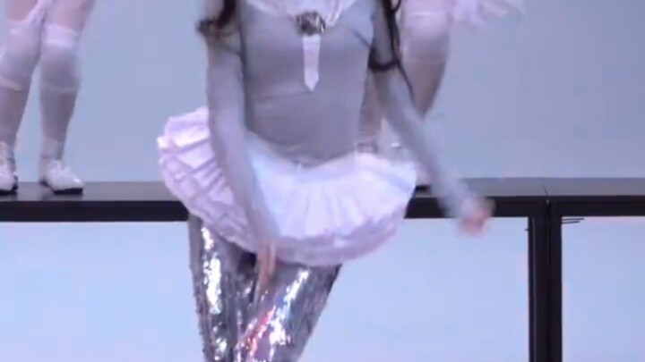 IVE เปลี่ยนชุดเพราะกระแสตอบรับไม่ดี จะสวยขึ้นไหมนะ?