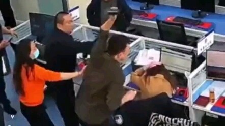 Fraud gang “brainwashes” woman, husband snaps in fury, cops roar in desperation